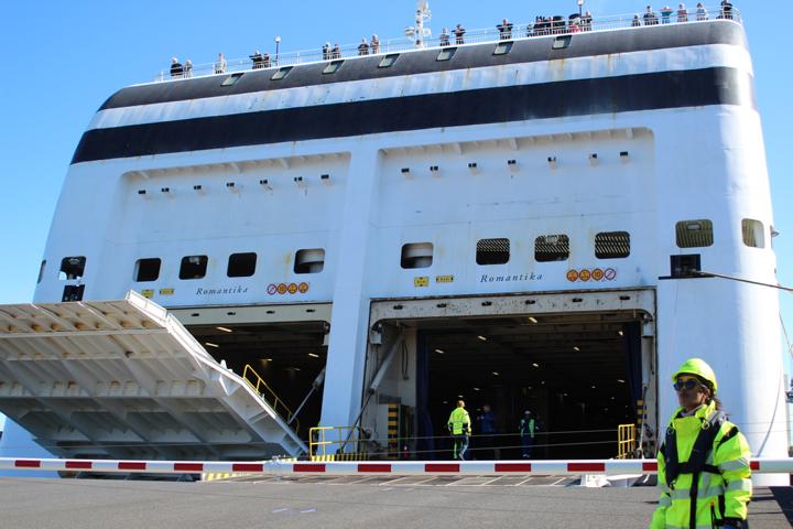 Die großen Tore am Heck der Fähre MS Romanika
