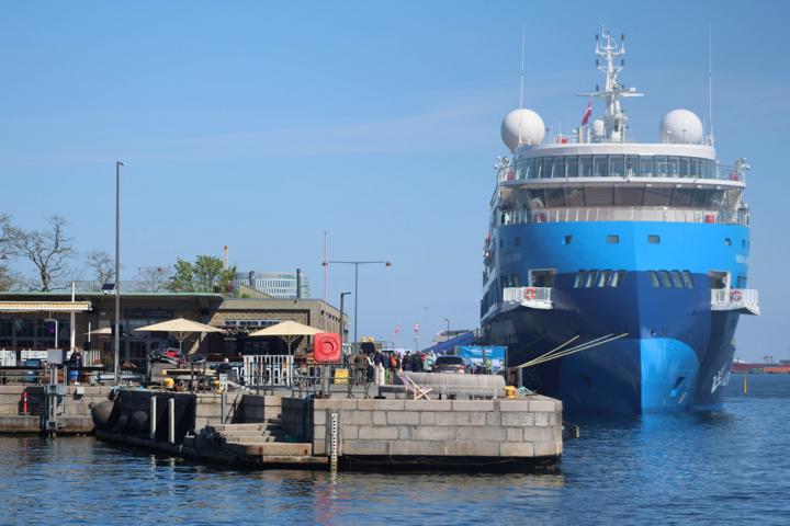 Weser-Kurier "Taufe der Ocean Albatros"