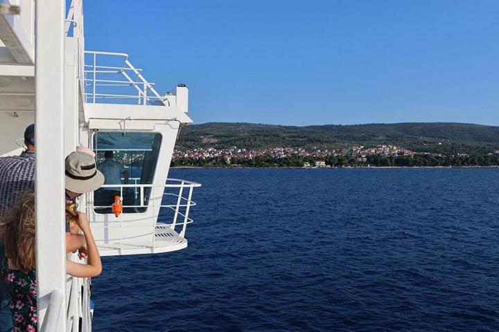Die Fahrt mit der Fähre von Split nach Supetar auf der Insel Brač dauert weniger als eine Stunde