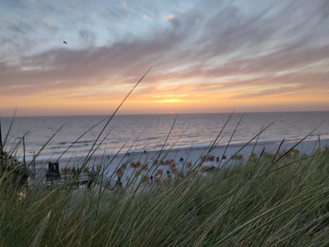 Sonnenuntergang am Strand des Erholungs- und Badeortes Wenningstedt