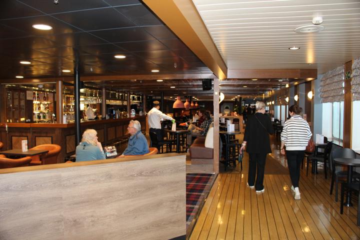 Cafès und Bars an Bord der MS Romantika