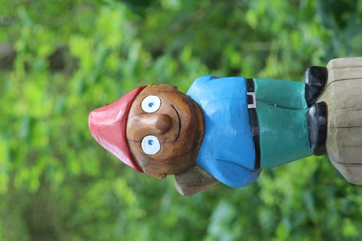 Viele Wesen haben im Sylter Sagenwald eine urige Behausung bekommen