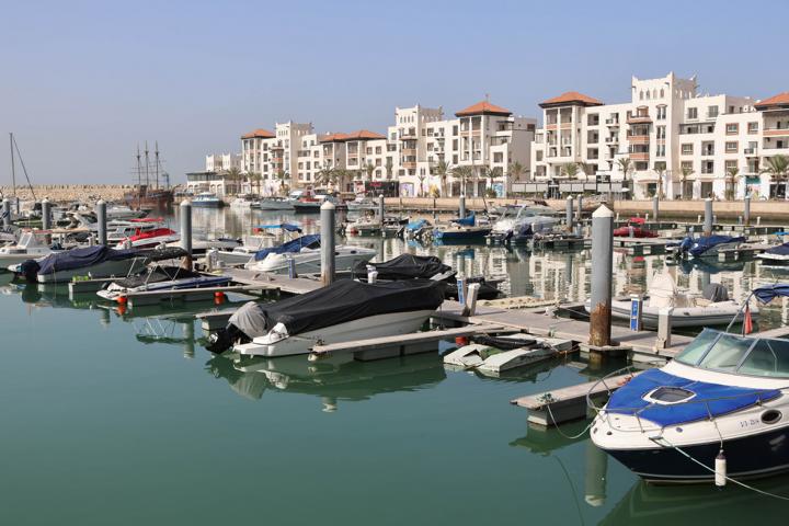 Die im Jahr 2007 in Agadir eröffnete Marina mit etwa 300 Liegeplätzen lädt zum Bummeln und Einkaufen ein