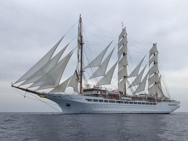 Die Windverhältnisse u. Wellengang sind so perfekt, dass allen Passagieren die Möglichkeit einer Fotosafari mit den Zodiacs geboten wurde