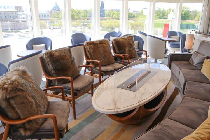 Auf Deck acht in der Knud Rasmussen Observation Lounge lässt sich die Landschaft fast uneingeschränkt beobachten