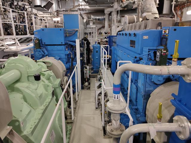 Der moderne Maschinenraum auf der WORLD VOYAGER