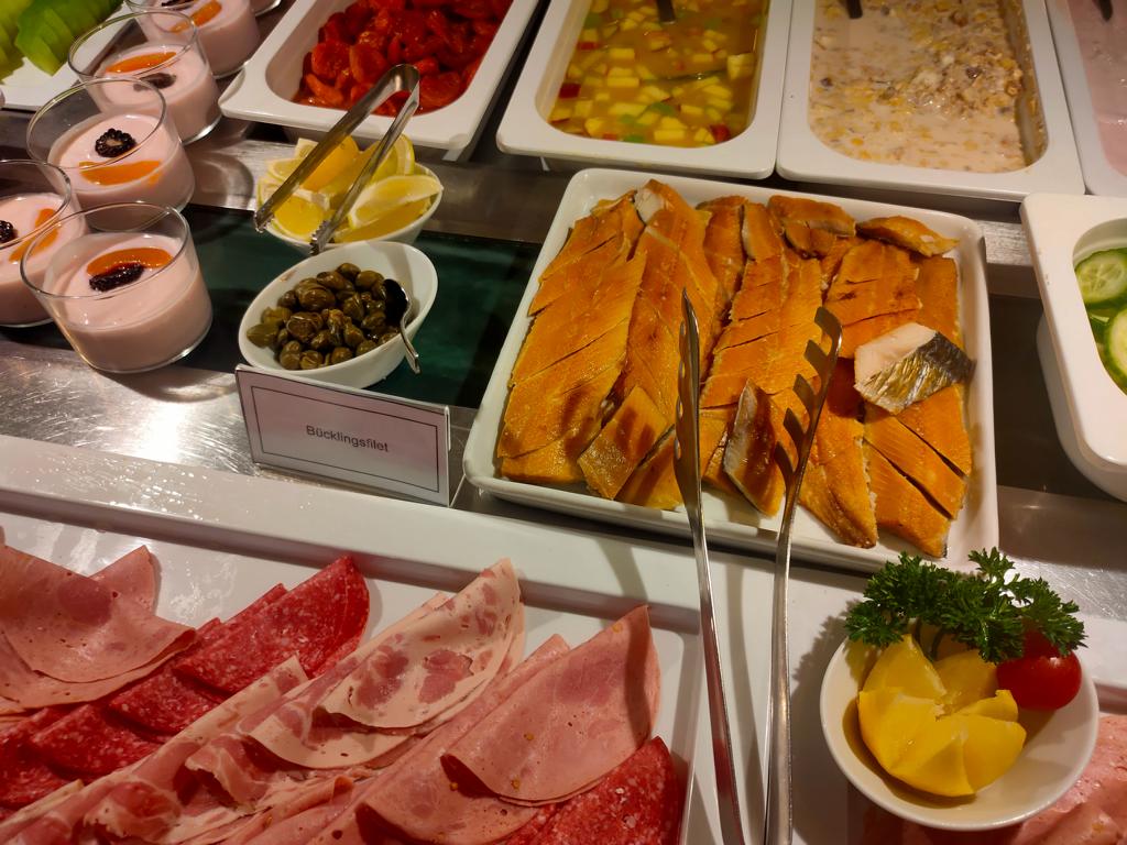 Vielfältig und frisch präsentiert sich das Frühstücksbuffet an Bord der Thurgau Chopin