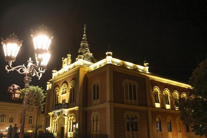 Zu den beliebten Sehenswürdigkeiten von Novi Sad zählt der Bischofspalast am Ende der Fußgängerzone Zmaj Jovina