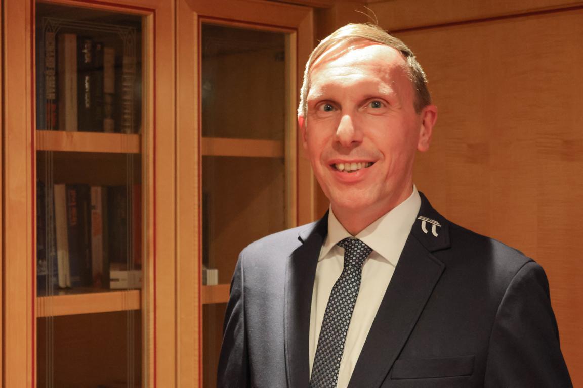 Als Cruise Director an Bord der Thurgau Chopin ist Patrick Schröder Kulturvermittler und Ansprechpartner für die Gäste und begleitet sie durch das Bord- und Ausflugsprogramm