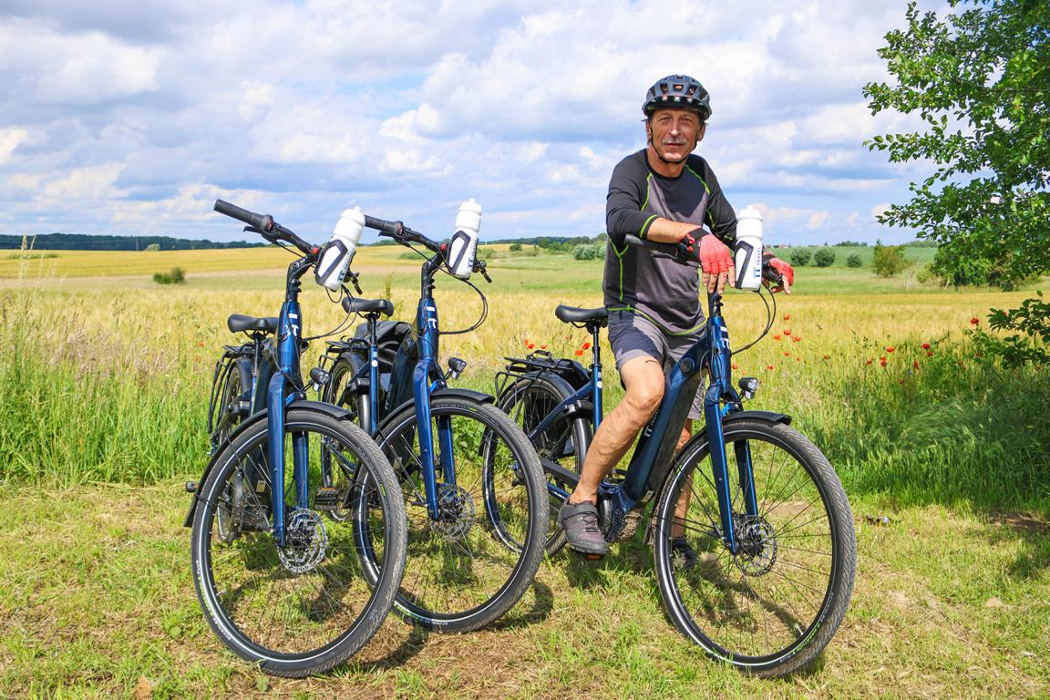 Als Radguide führt der Schweizer Werner Gnehm die Gäste sicher und kompetent auf den Bike-Touren entlang der Ostseeküste und Oder und vermittelt dabei Wissenswertes zur Region