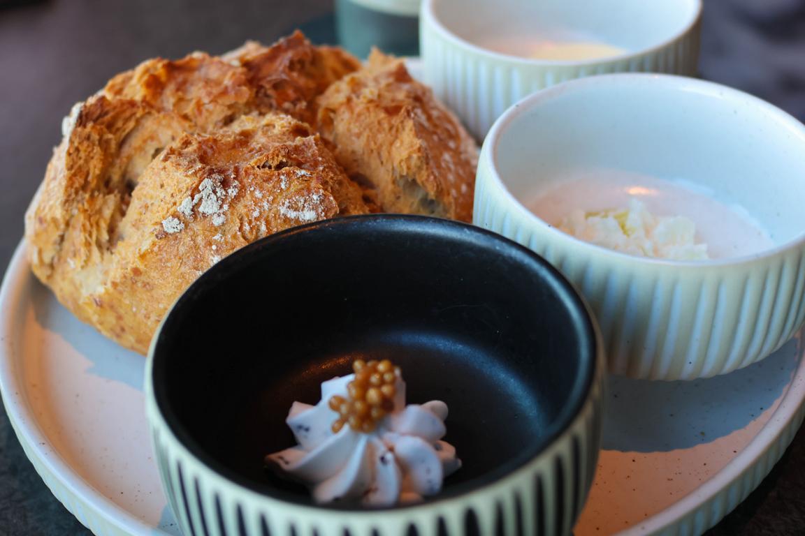 Das Artisan-Brot gibt es exklusiv auf der Mein Schiff Flotte. Im Høfde wird es serviert mit verschiedenen Buttersorten