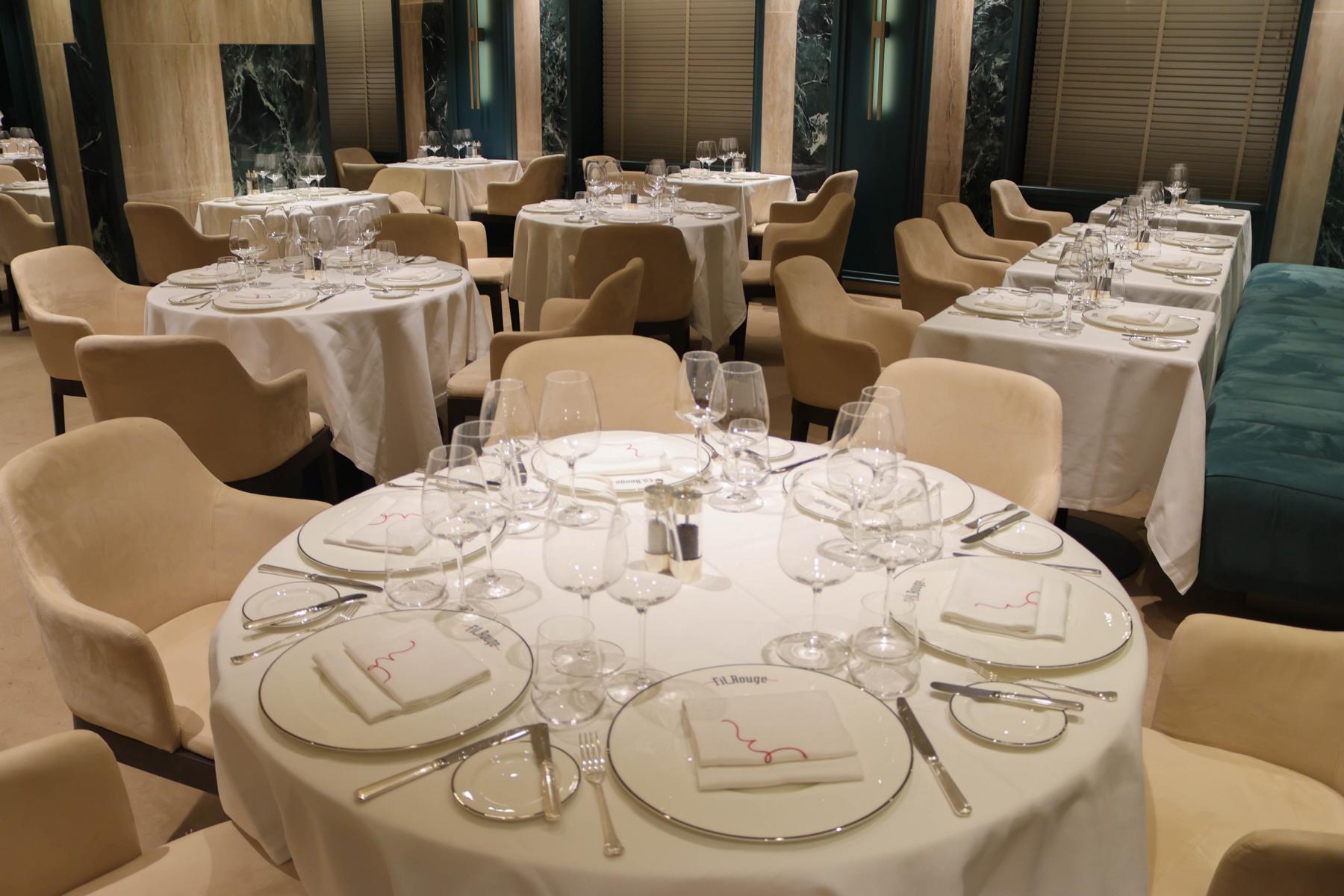 Im Fil Rouge der „EXPLORA III“ trifft internationale Küche auf französiche Raffinesse. Das elegante Restaurant ist bereits im Reisepreis inkludiert