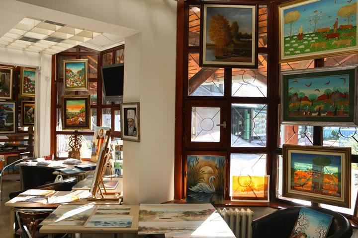 Die Galerie der naiven Kunst im serbischen Künstlerdorf Kovačica ist reich an origineller Kunst und hat mehrere Sammlungen