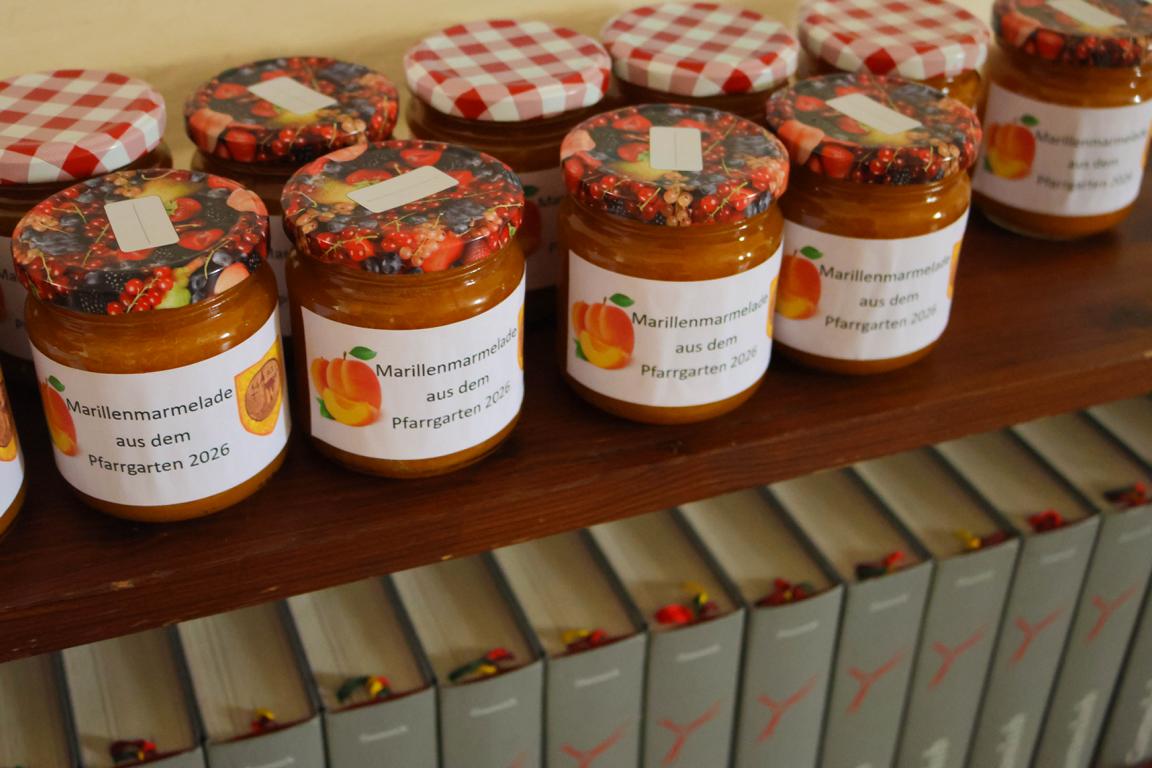 Die Wachauer Marillenmarmelade zum Mitnehmen: In der Wehrkirche Maria Himmelfahrt in Weißenkirchen können Besucher die fruchtige Spezialität als Marmelade erwerben