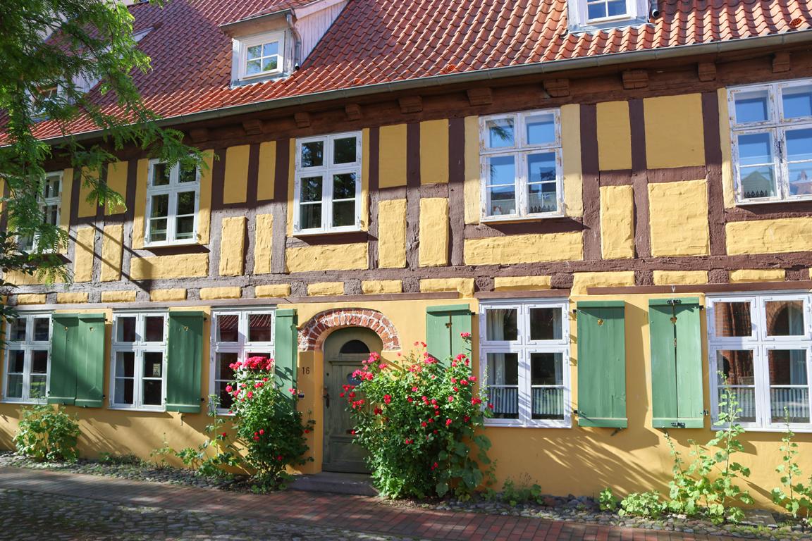 Historisches Fachwerkgebäude auf dem Gelände des Johannisklosters in Stralsund