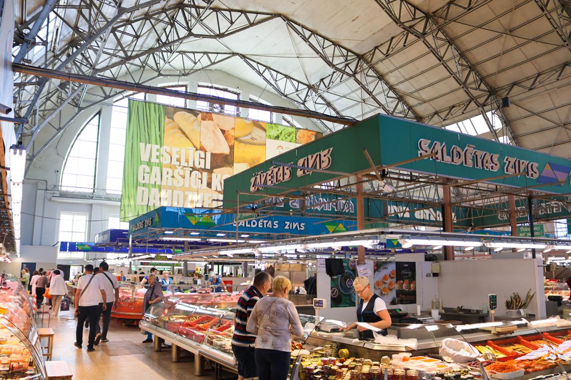 Die historischen Zeppelin-Markthallen in Riga zählen zu den größten und bekanntesten Markthallen Europas und prägen heute das lebendige Marktgeschehen im Herzen der lettischen Hauptstadt