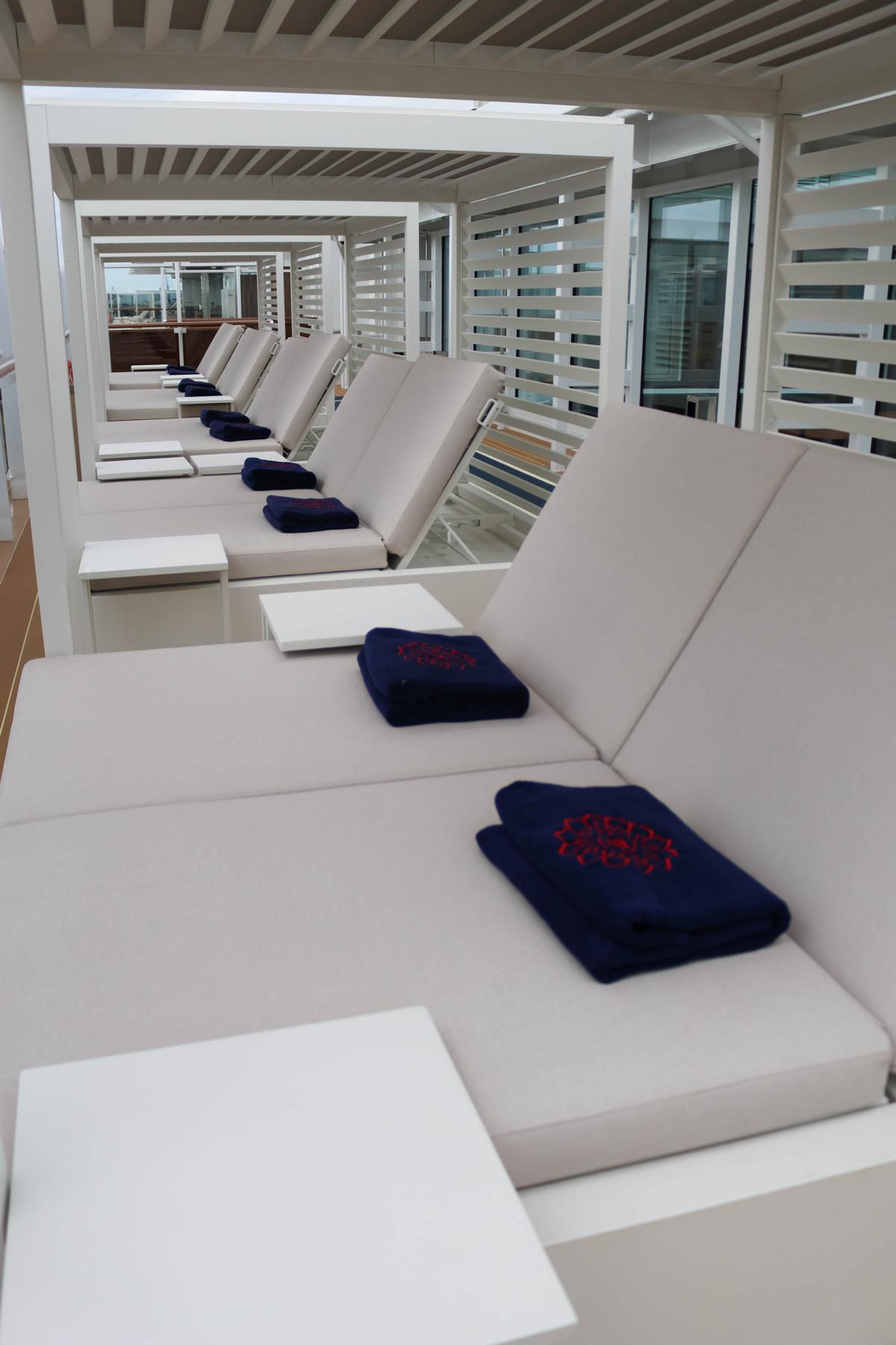 An Bord stehen 64 private Cabanas, die ohne Aufpreis genutzt werden können für Gäste zur Verfügung