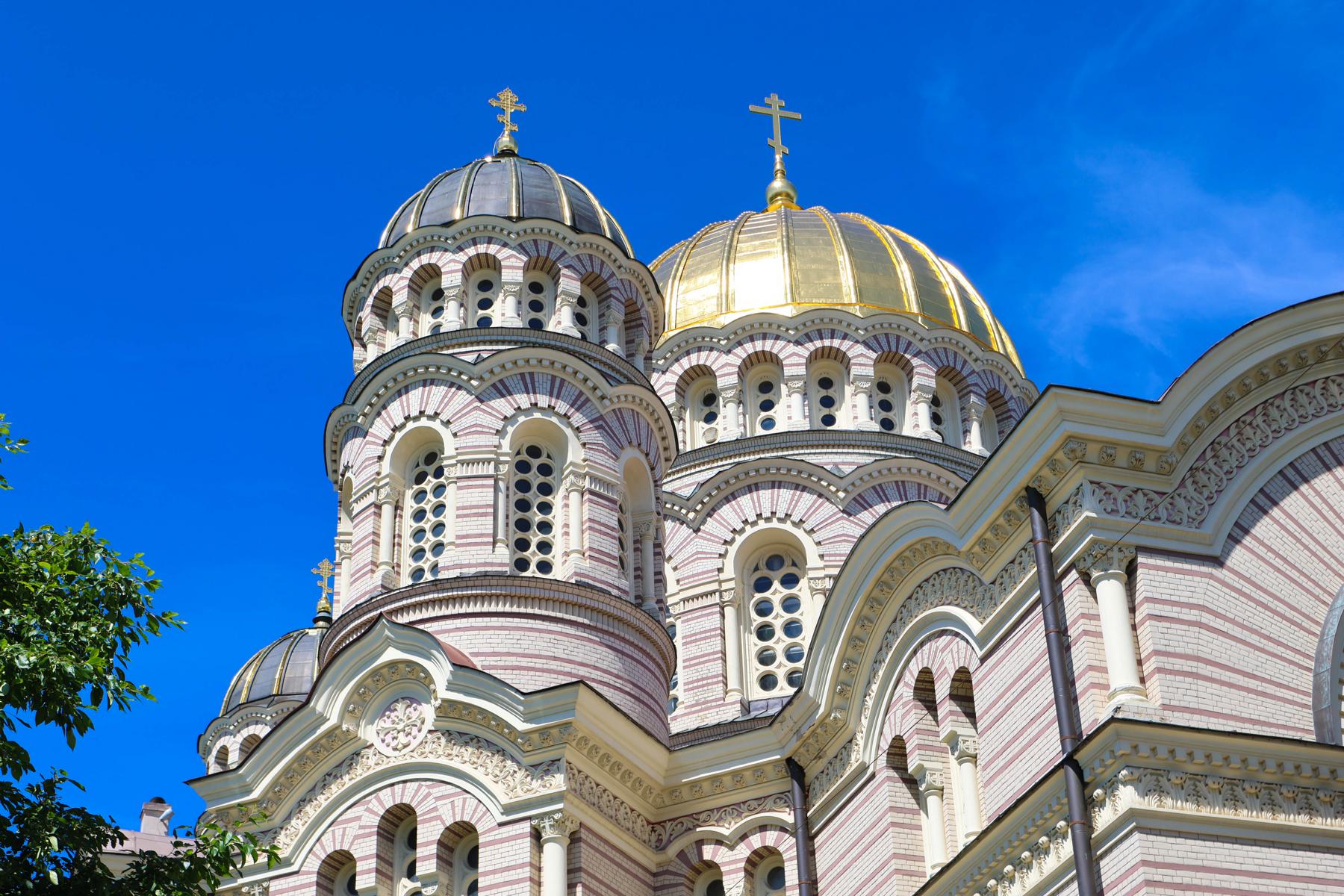 Die orthodoxe Christi-Geburt-Kathedrale ist ein markanter Blickfang der lettischen Hauptstadt