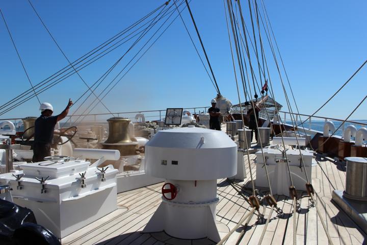 Der Anker wird lautstark unweit dem Hafen List auf Sylt zu Fall gebracht